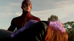 Barry con el cuerpo de Bette.png