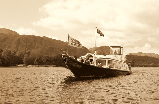 File:Gondola Sepia Bow ed1.jpg