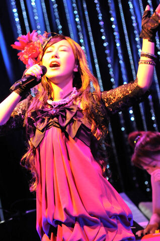 File:Akiko shikata singing.jpg