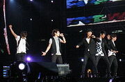 220px-SHINee live in BKK2