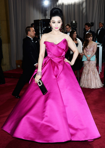 File:Oscars2013-17-FanBingbingMarchesa.png