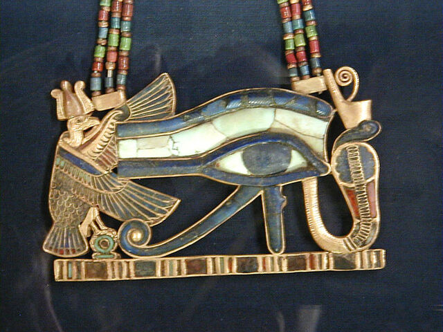Fájl:Wedjat (Udjat) Eye of Horus pendant.jpg