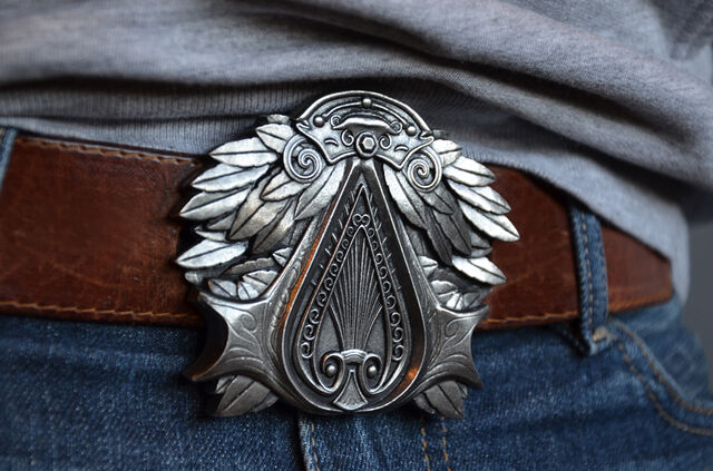File:Assassins-Creed-belt-buckle-3.jpg