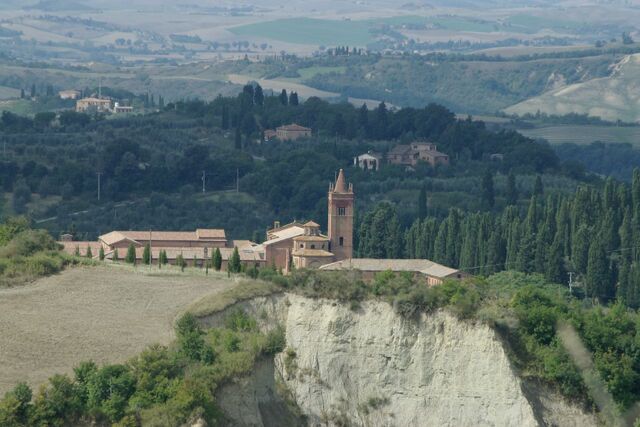 Arquivo:Monteolivetomaggiore02.jpg