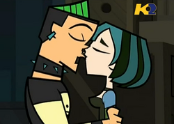 TDWT Duncan Gwen secondo bacio.png