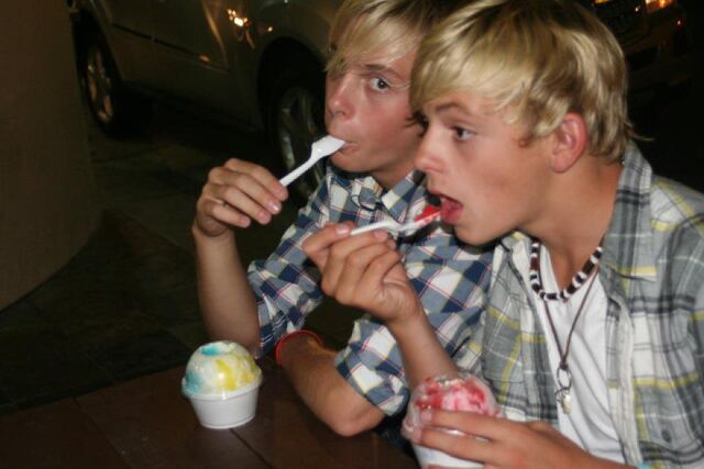 Archivo:Riker-and-Ross-ross-lynch-austin-32161740-960-640.jpg