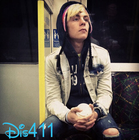 Archivo:Ross-lynch-london-march-3-2013-3.jpg