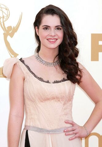 Archivo:Vanessa-marano-63rd-primetime-emmy-awards-01.jpg