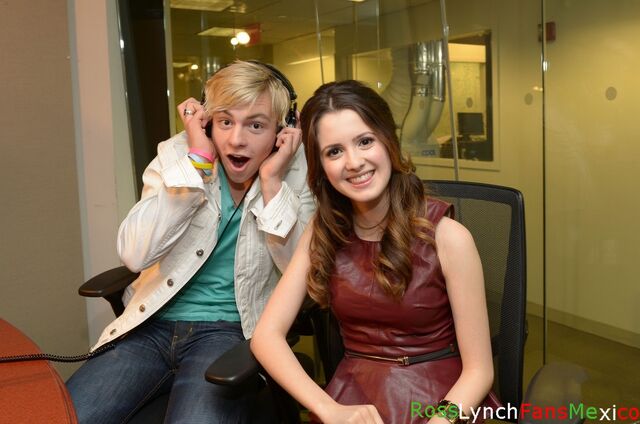 Archivo:Ross-lynch-laura-marano-sirius-xm-01.jpg
