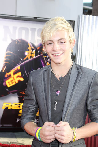 File:R5 RossLynch .jpg