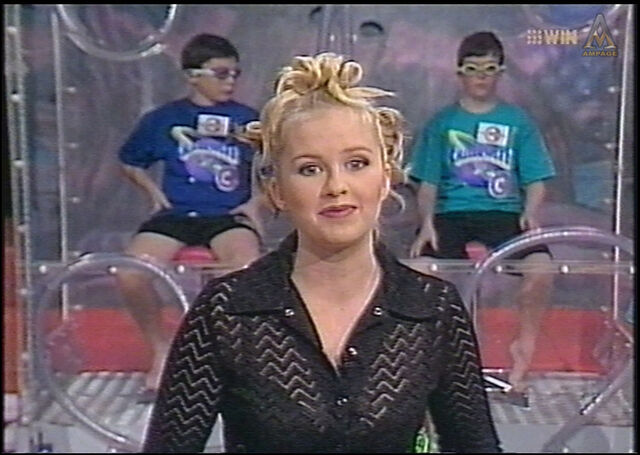 File:Zoe sheridan behind the 2 captians inside the tanks.jpg