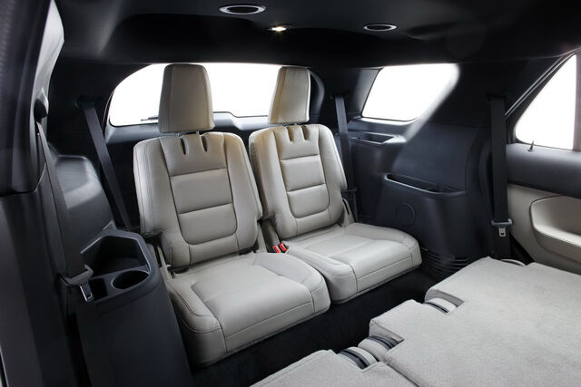 File:2011-Ford-Explorer-SUV-70.jpg