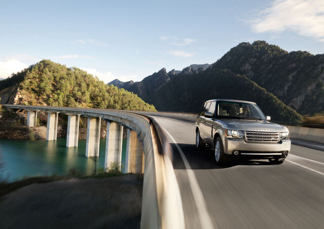 File:08-2010-range-rover-press.jpg