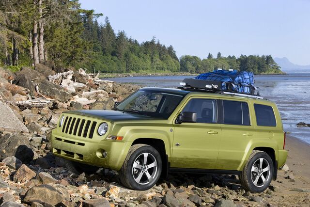 File:Jeep-Patriot-Black-Country-16.jpg