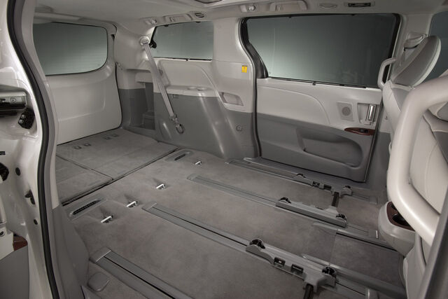 File:2011toyotasienna stock 060.jpg