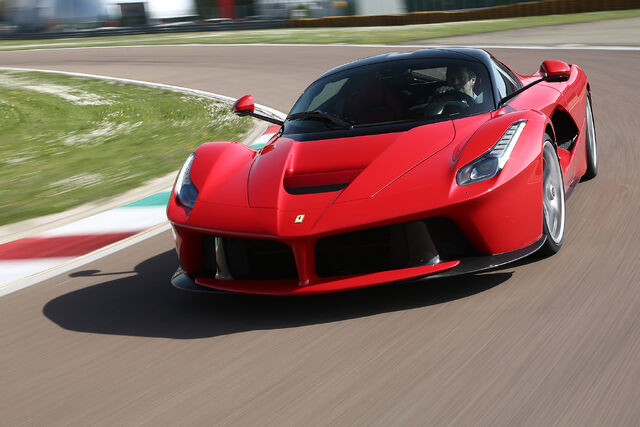 File:2014-Ferrari-LaFerrari-front-three-quarter-in-motion-turn1.jpg