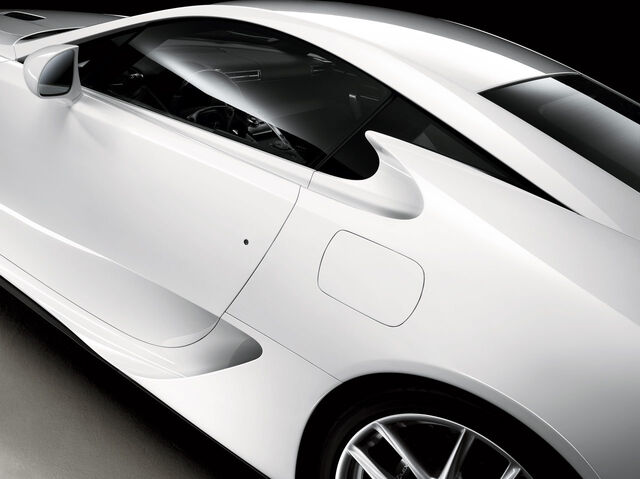 File:16-lexus-lfa-press.jpg