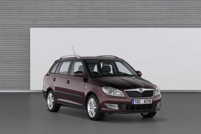 File:2010-Skoda-Fabia-Roomster-2.jpg