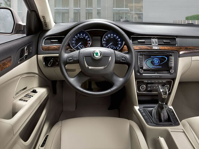 File:Skoda-Superb-Estate-65.jpg