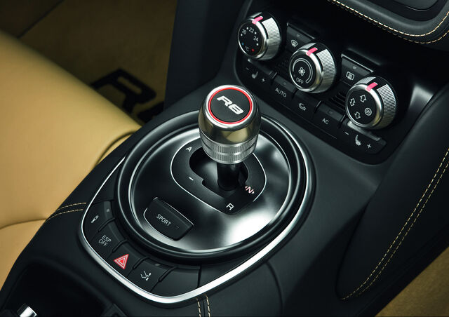 File:Audi-R8-Spyder-28.jpg