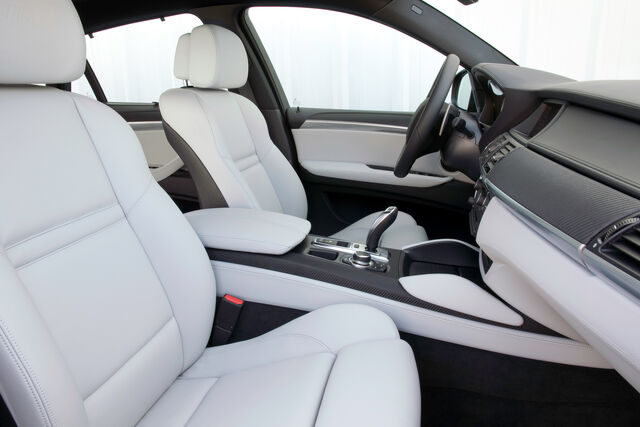 File:2010-BMW-X6M-31.jpg