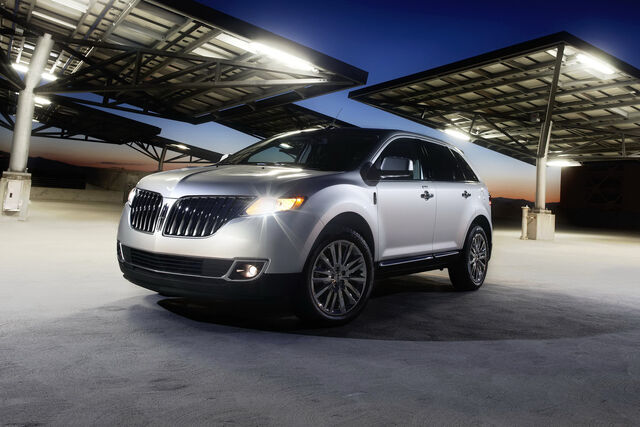 File:2011-Lincoln-MKX-45.jpg