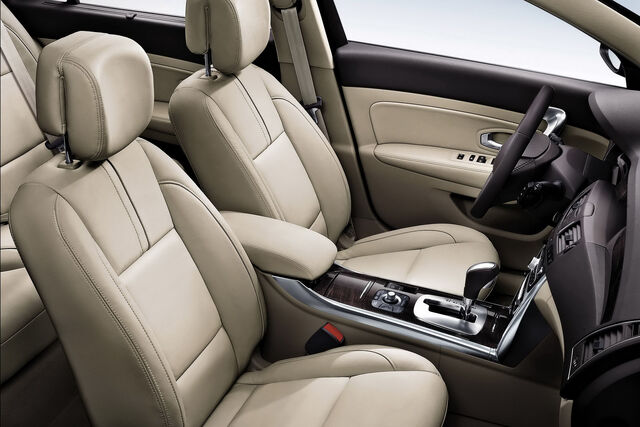 File:Renault-Latitude-5.jpg