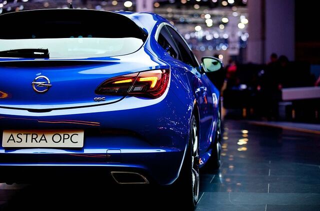 File:Opel Astra GTC OPC14.jpg