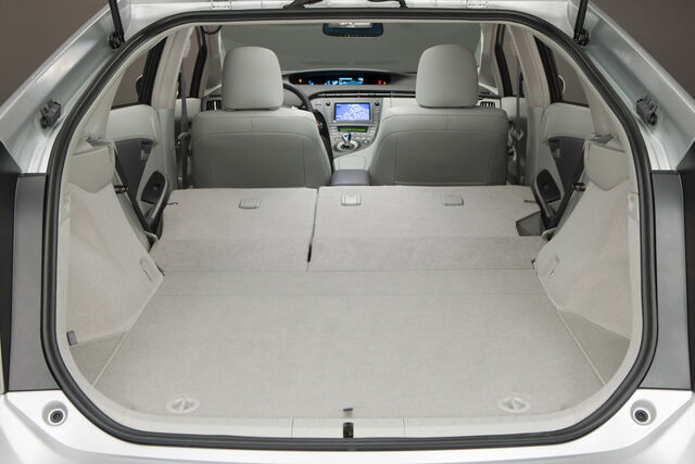 File:72 2010 toyota prius.jpg