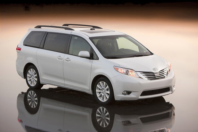 File:2011toyotasienna stock 008.jpg