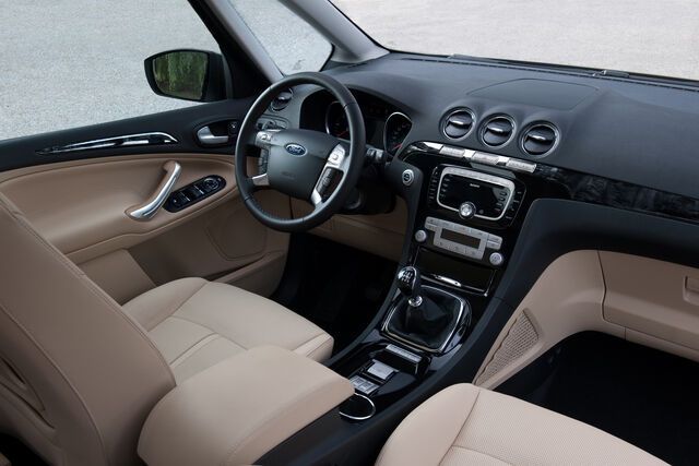 File:Fordgalaxy13.jpg