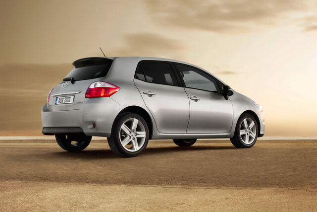 File:2010-Toyota-Auris-2011.jpg