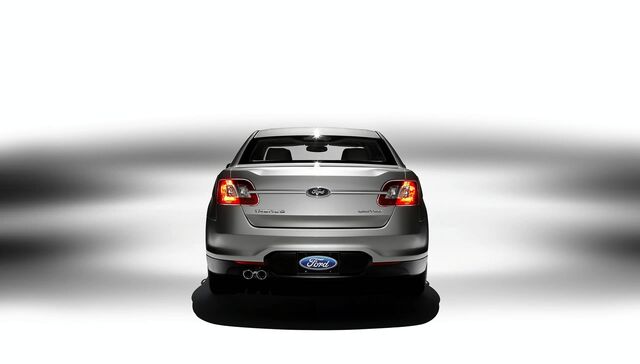 File:2010-ford-taurus 2.jpg