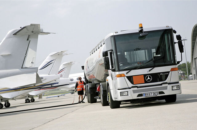 File:08 Mercedes Benz Econic Semi Trailer Tanker 1.jpg