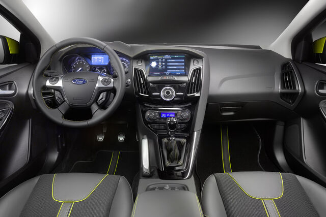 File:2011-Ford-Focus-3.jpg