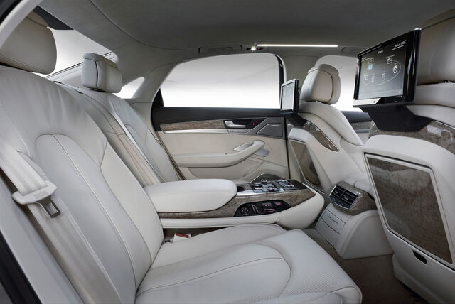 File:2011audia8056.jpg