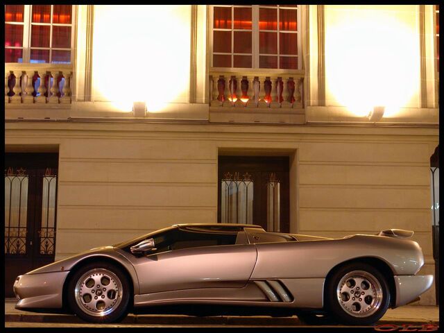 File:Mercedes-SLR-Lamborghini-Diablo-4.jpg