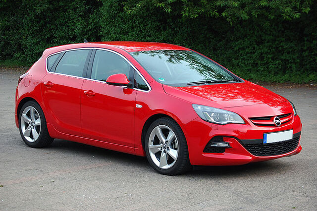 File:Astra J Biturbo vorne.jpg