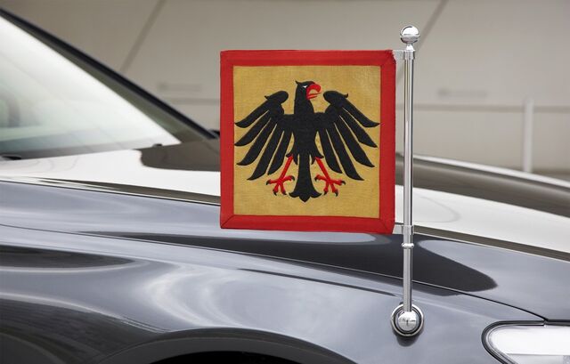 File:2010 bmw 7 series high security 006-0808-1230x1024.jpg
