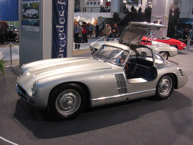 File:800px-Mercedes-Benz 300 SL Transaxle.jpg