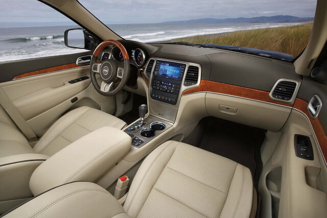 File:2011-Jeep-Grand-Cherokee-2.jpg