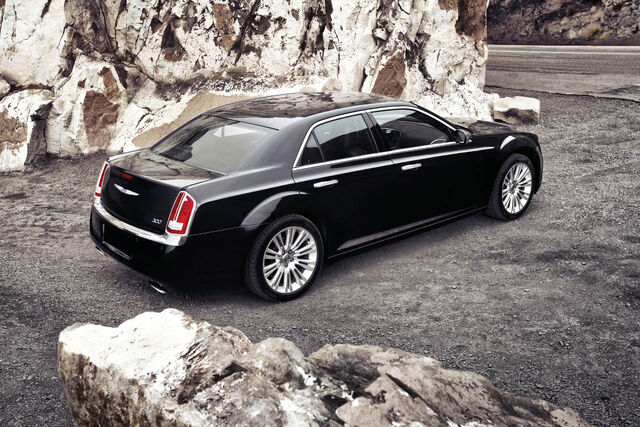 File:13-2011-chrysler-300-press.jpg