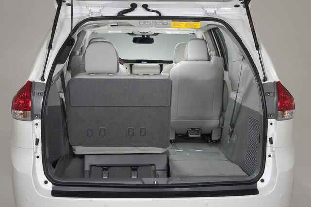 File:2011toyotasienna stock 073.jpg
