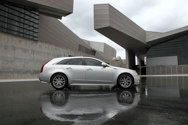 File:Cadillac-CTS-SW-2.jpg