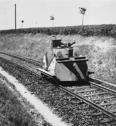 File:Obrněná drezína Tatra T 18.gif