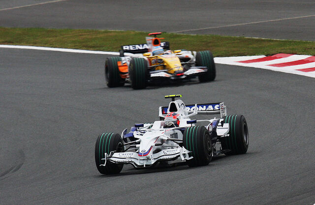 File:Robert Kubica leads 2008 Japanese GP.jpg