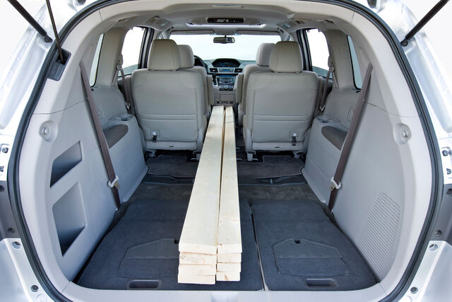 File:0332011-honda-odyssey-debut-.jpg