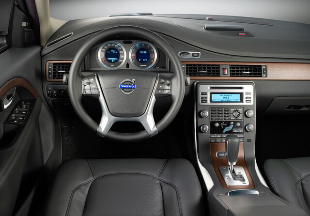File:04-2010-volvo-s80.jpg