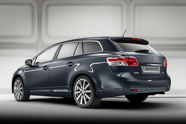 File:Toyota Avensis wagon 2.jpg
