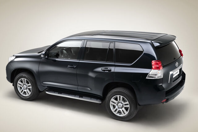 File:2010-Toyota-Land-Cruiser-6.jpg